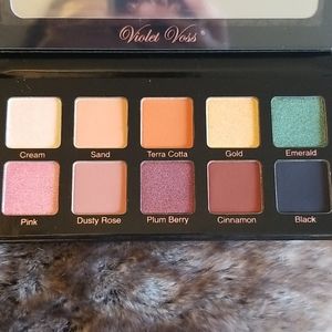 Violet Voss Cosmetic Essentials Eye Shadow Palette